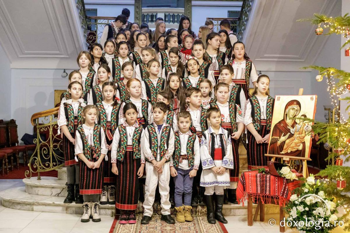 Parohia Cozmești | Colindători la Reședința Mitropolitană