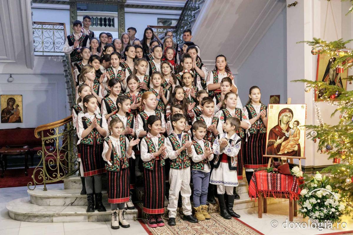 Parohia Cozmești | Colindători la Reședința Mitropolitană