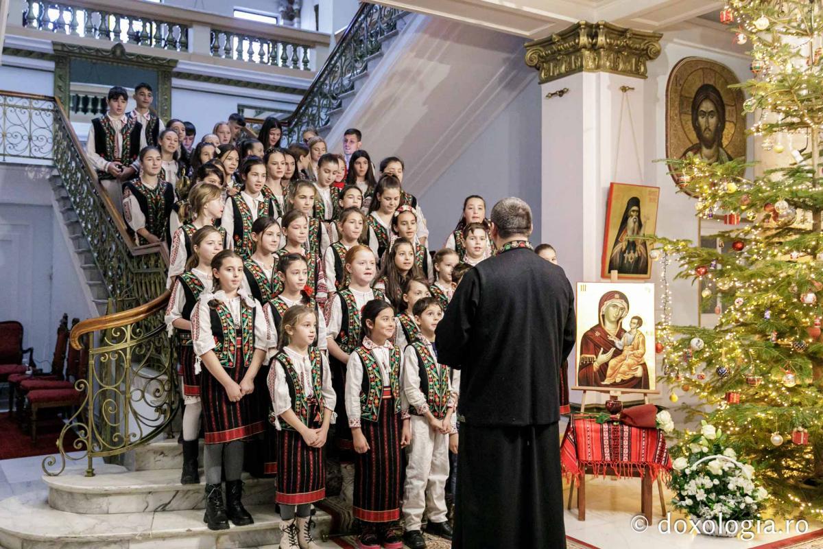 Parohia Cozmești | Colindători la Reședința Mitropolitană