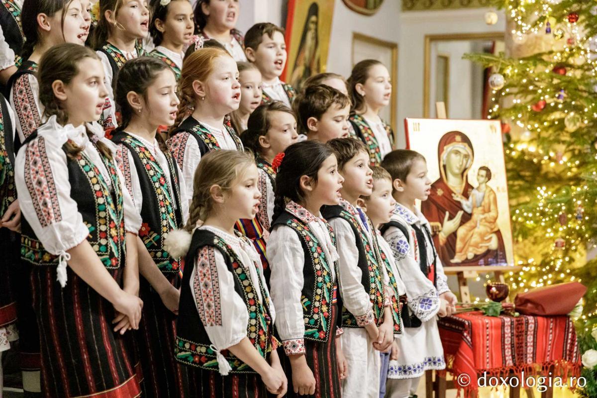 Parohia Cozmești | Colindători la Reședința Mitropolitană