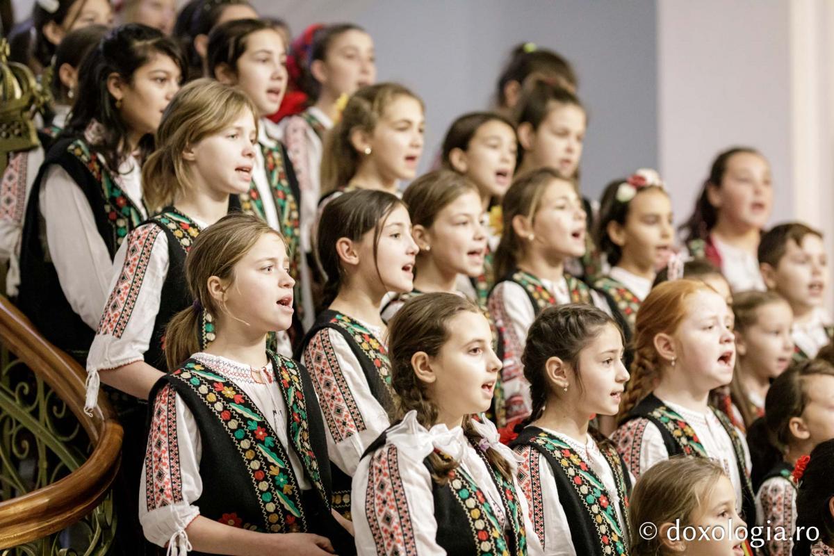 Parohia Cozmești | Colindători la Reședința Mitropolitană