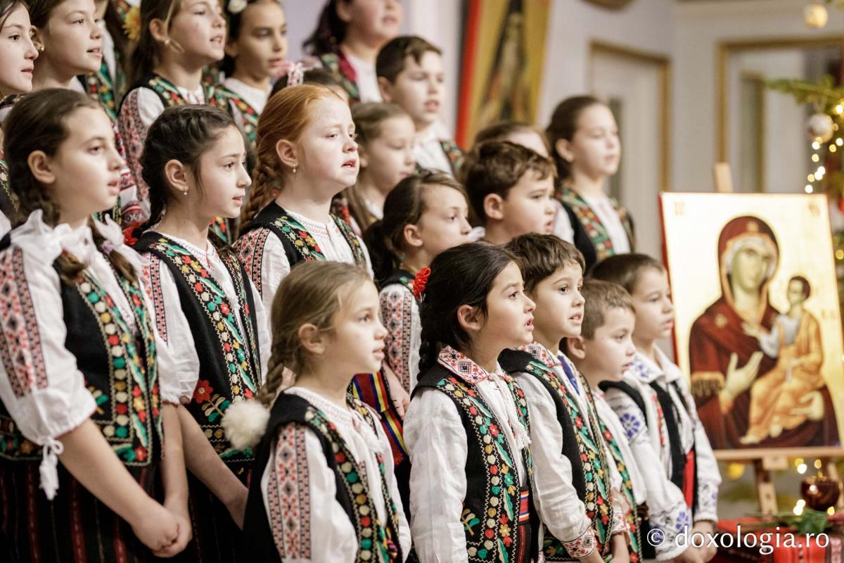 Parohia Cozmești | Colindători la Reședința Mitropolitană