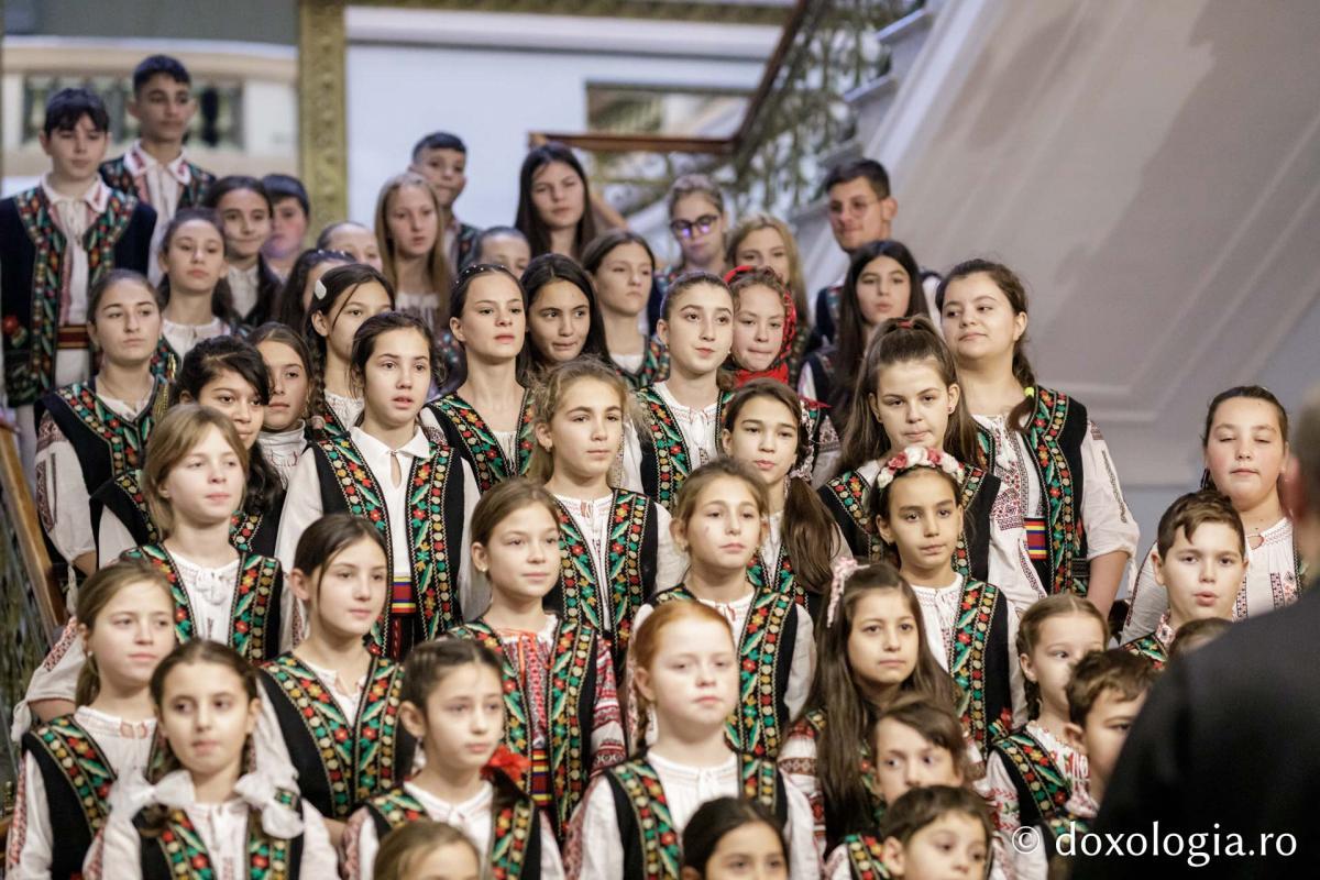 Parohia Cozmești | Colindători la Reședința Mitropolitană