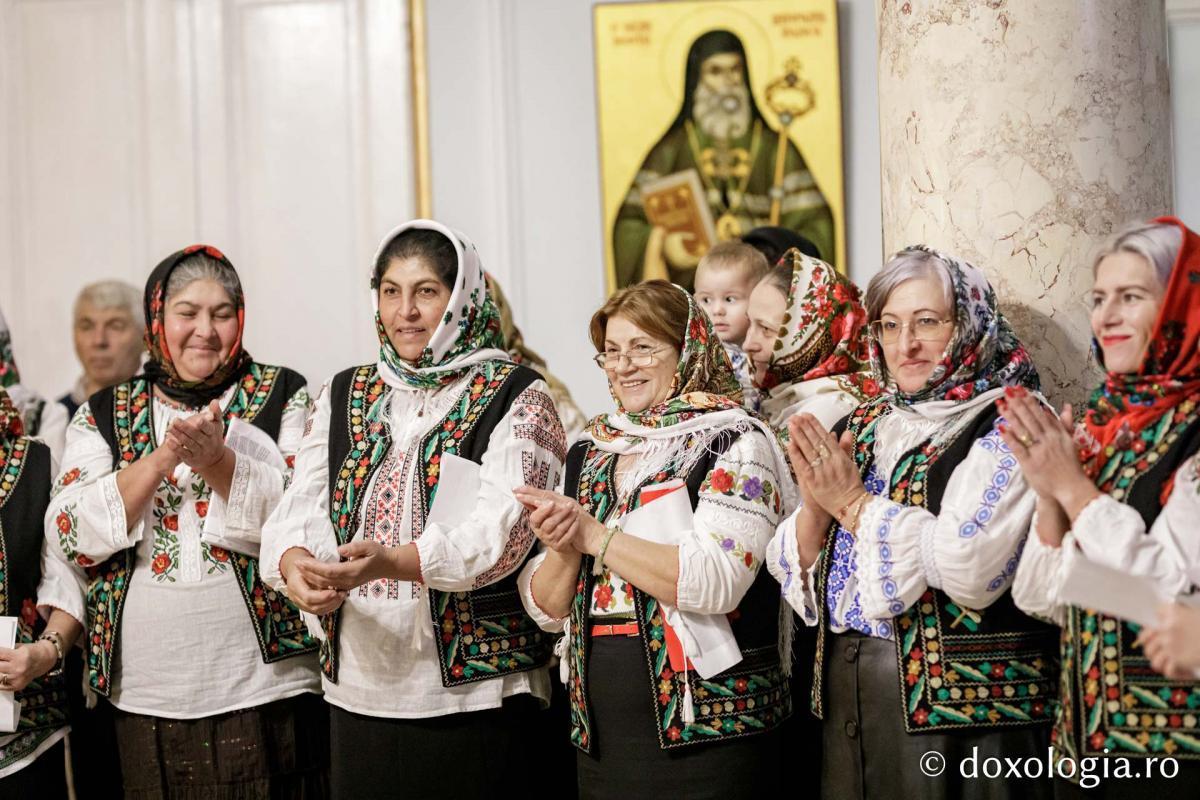 Parohia Cozmești | Colindători la Reședința Mitropolitană