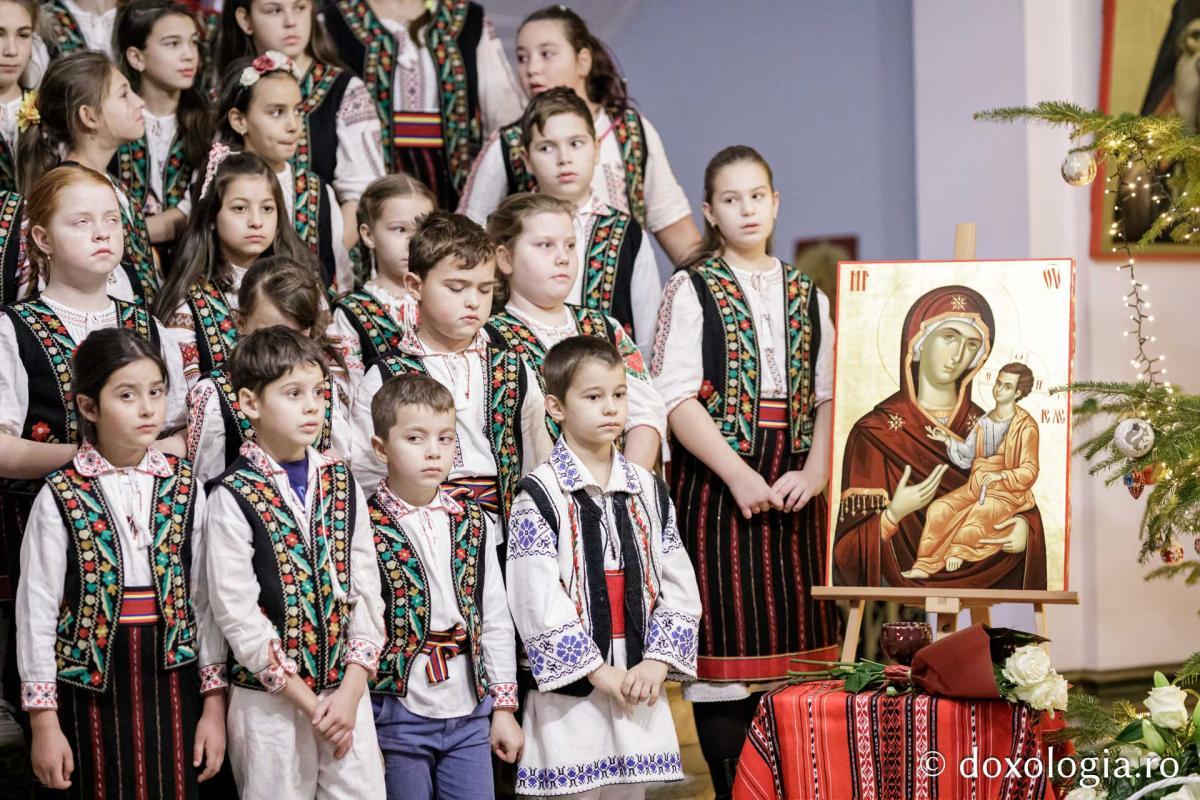 Parohia Cozmești | Colindători la Reședința Mitropolitană