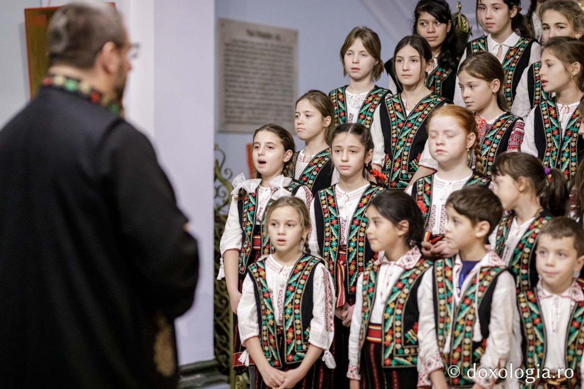 Parohia Cozmești | Colindători la Reședința Mitropolitană