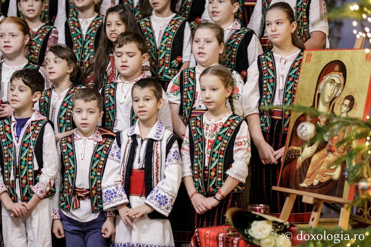 Parohia Cozmești | Colindători la Reședința Mitropolitană