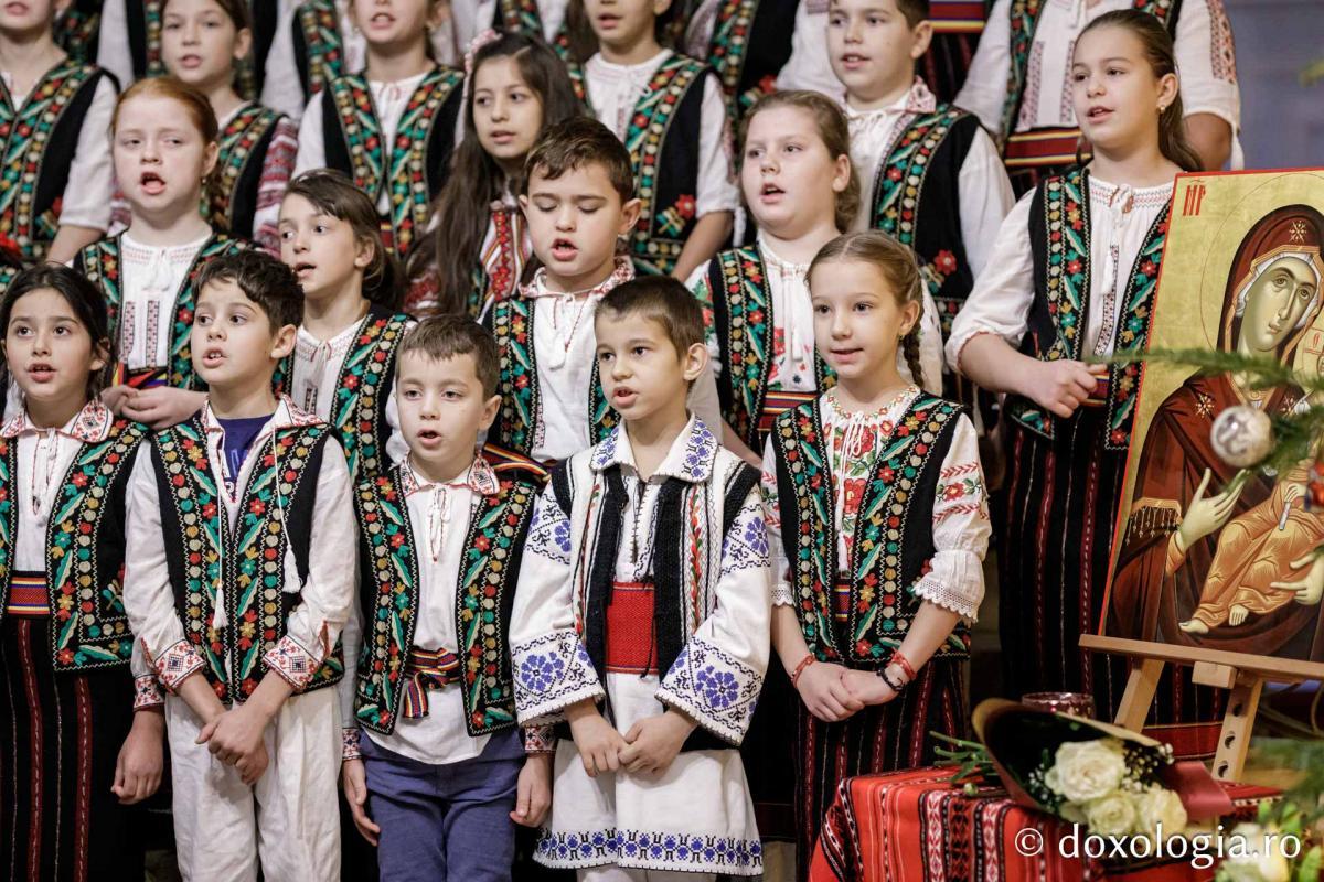 Parohia Cozmești | Colindători la Reședința Mitropolitană