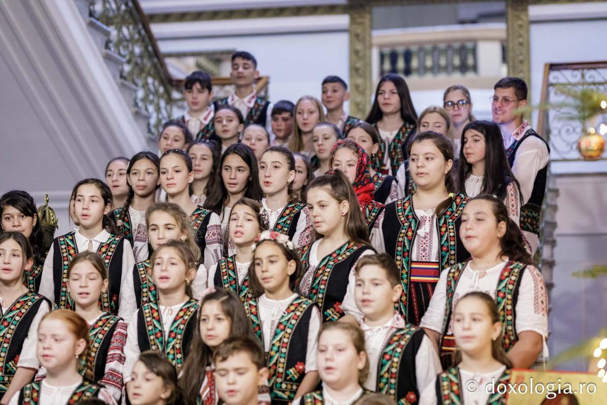 Parohia Cozmești | Colindători la Reședința Mitropolitană