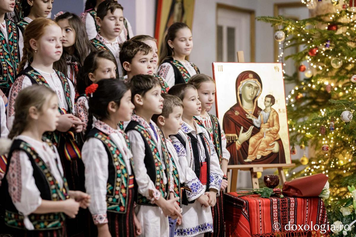 Parohia Cozmești | Colindători la Reședința Mitropolitană