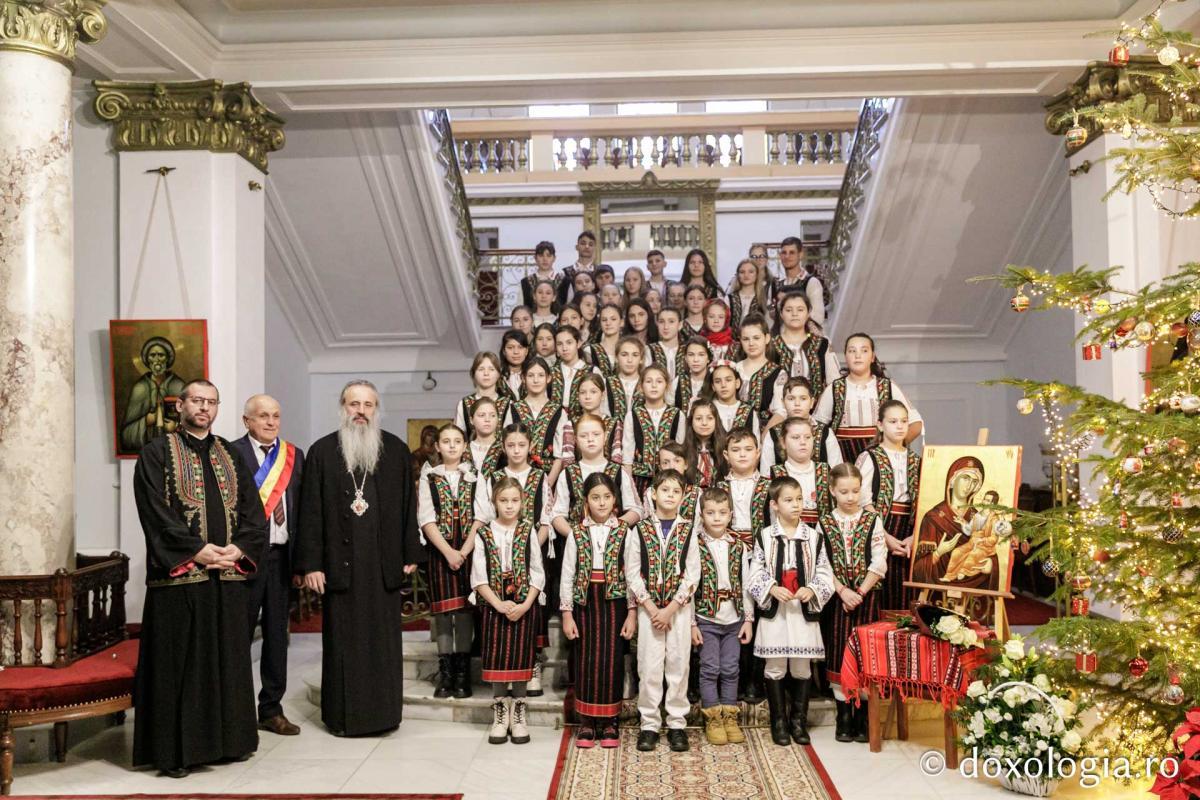 Parohia Cozmești | Colindători la Reședința Mitropolitană