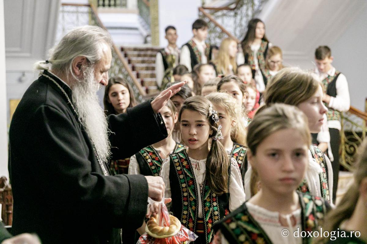 Parohia Cozmești | Colindători la Reședința Mitropolitană