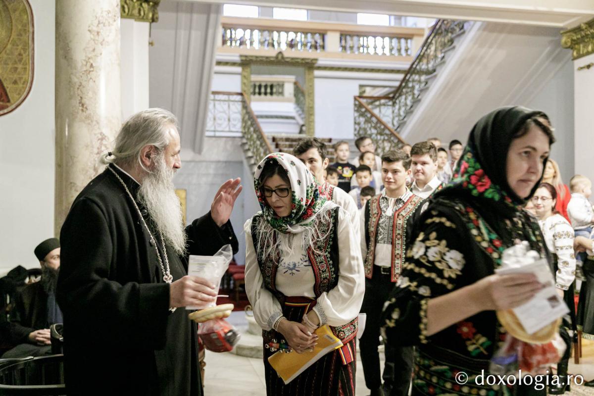 Parohia Cozmești | Colindători la Reședința Mitropolitană