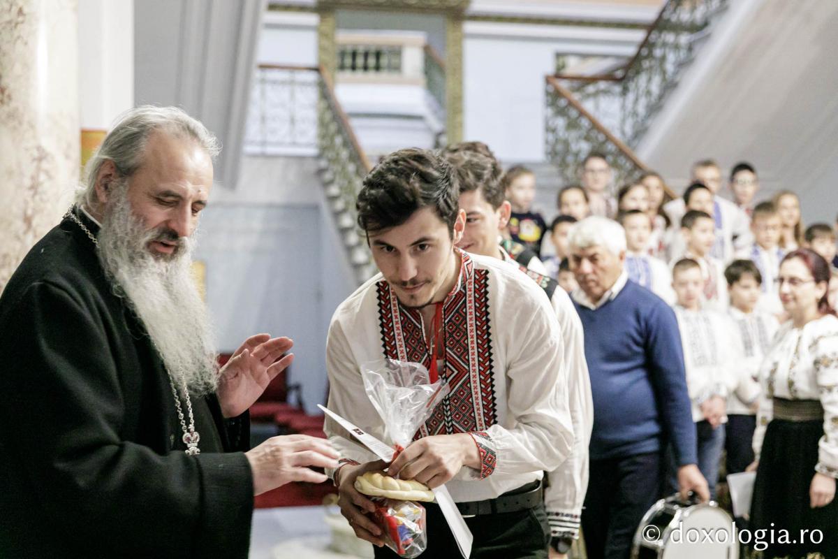 Parohia Cozmești | Colindători la Reședința Mitropolitană